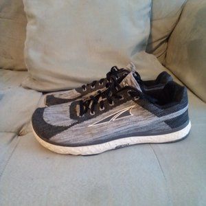 ALTRA ESCALANTE SIZE 9